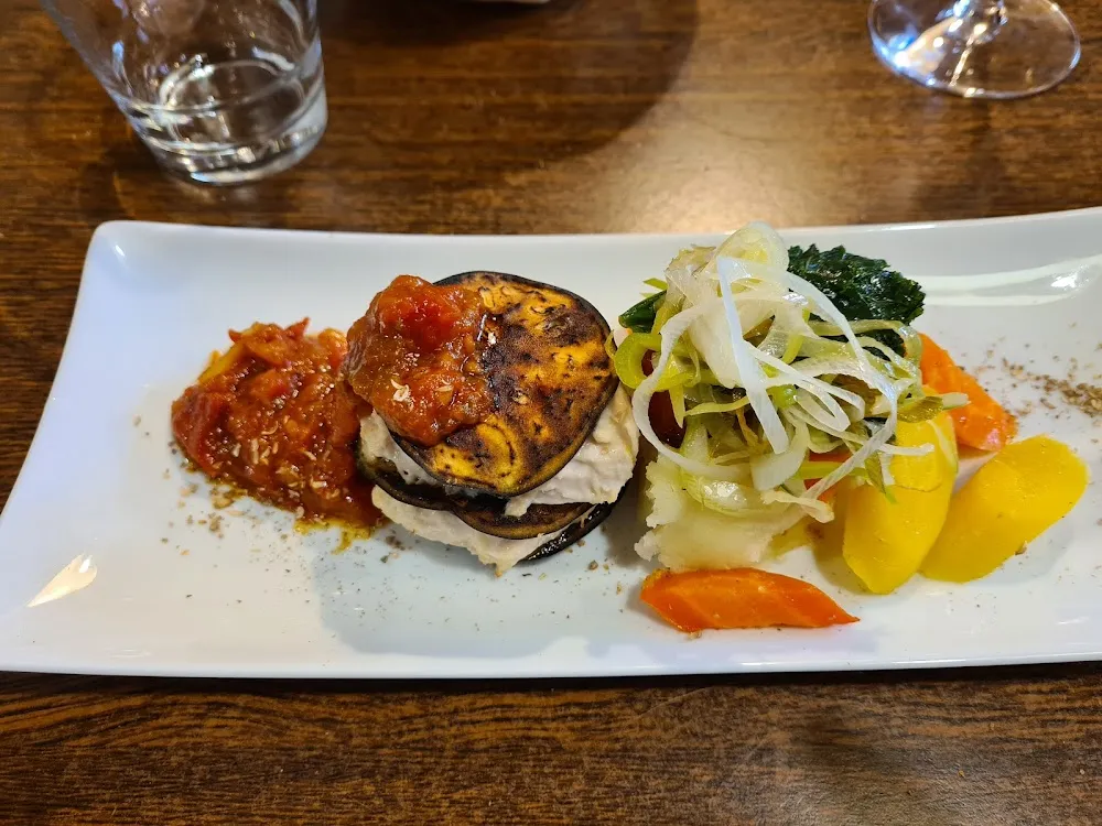 Mille Feuille Minute D'aubergine À la Farce de Poulet d'ici